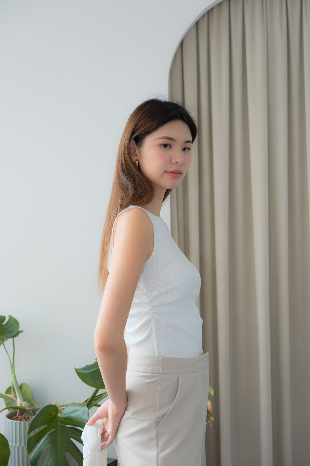 Side Gathered Ribbed Tank Top - Image 3
