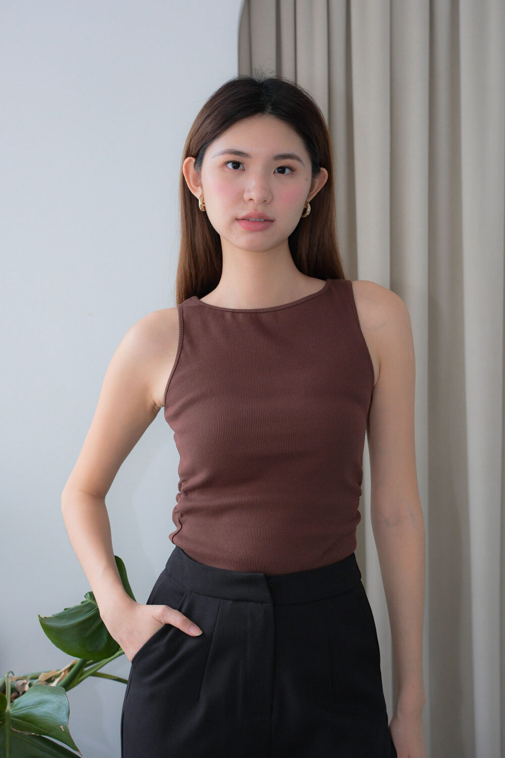 Side Gathered Ribbed Tank Top - Image 7