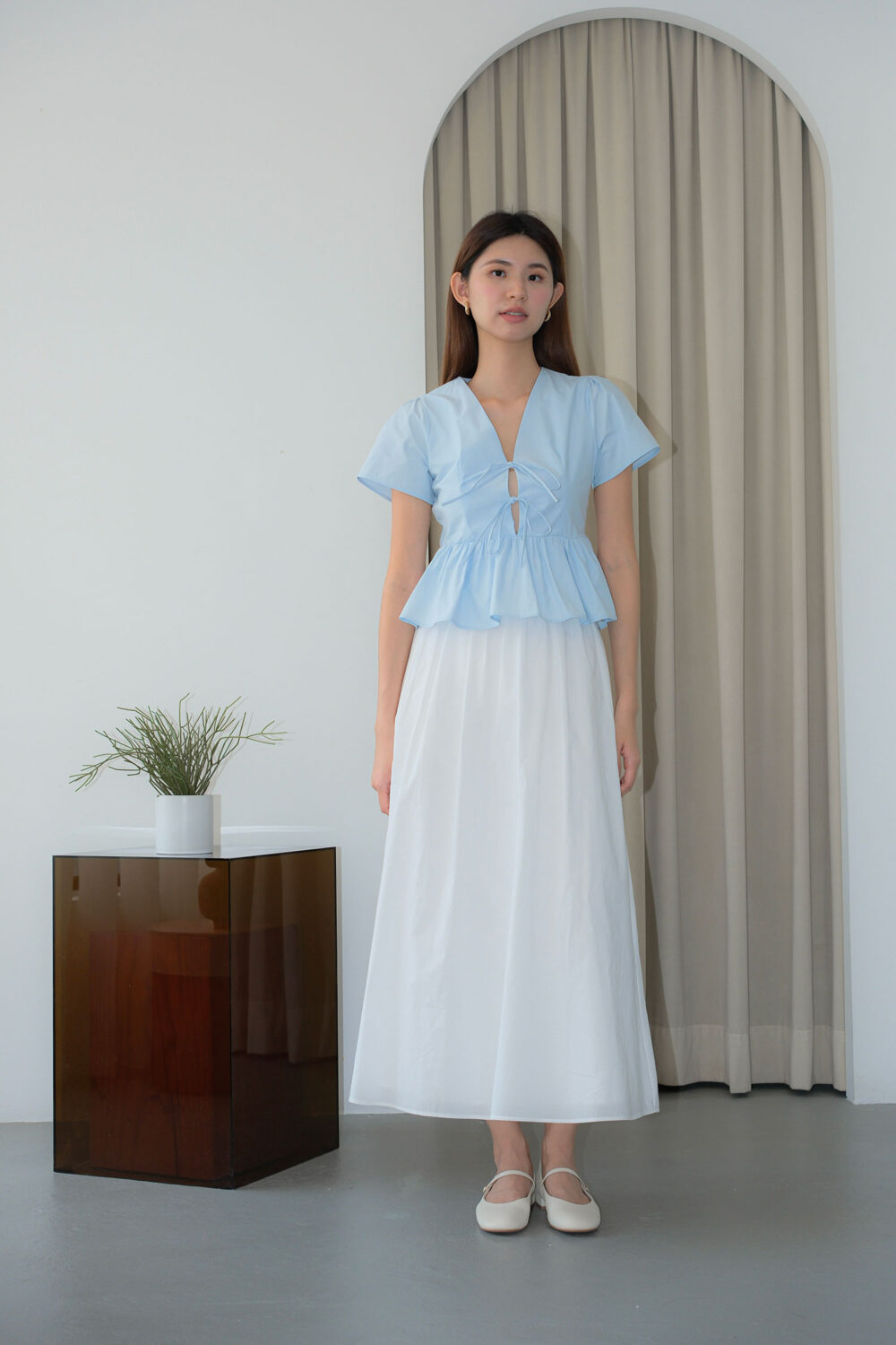 V Neck Open Tie Ribbon Top - Image 2